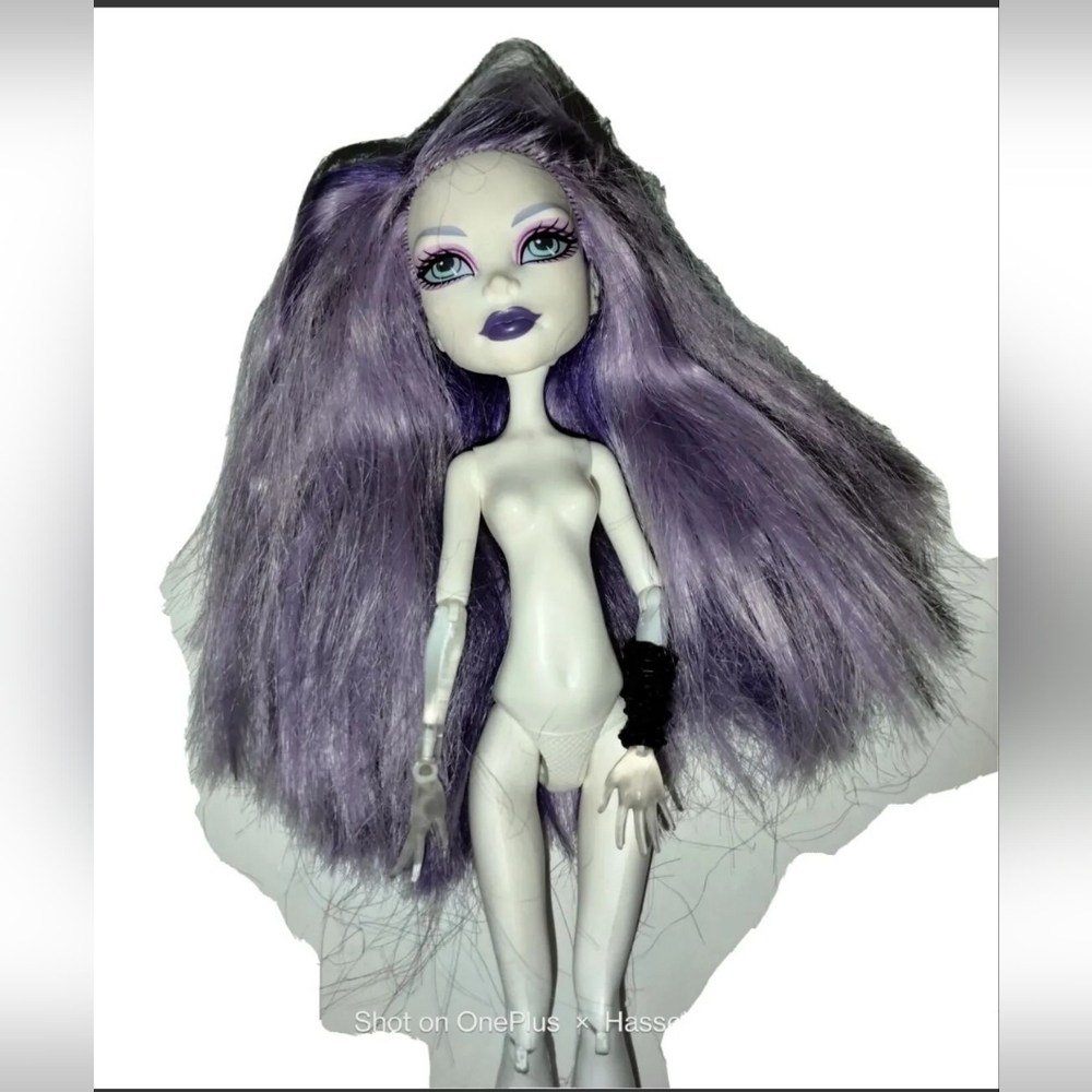 Monster High First Wave 2008 Spectra Vondergeist Doll Dot Dead Gorgeous